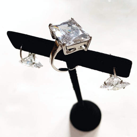 2pies Set  Crystal Ring and earrings - Picture 6 of 7